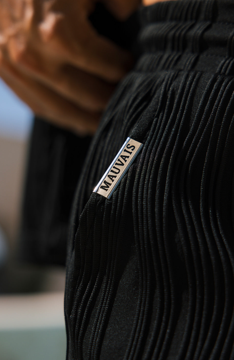 Wave Shorts in Black