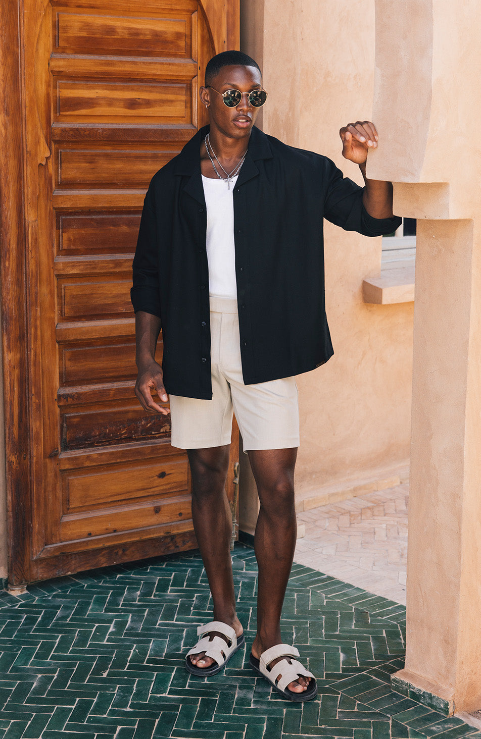 Deveron Oversized Long Sleeve Revere Shirt in Black