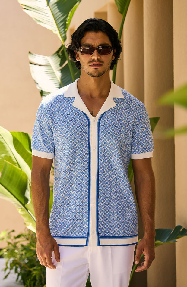 Model is 5'11 with a chest 38", wearing size M