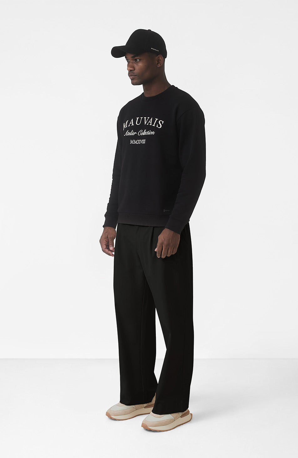 Como Relaxed Fit Pleated Tailored Trouser in Black