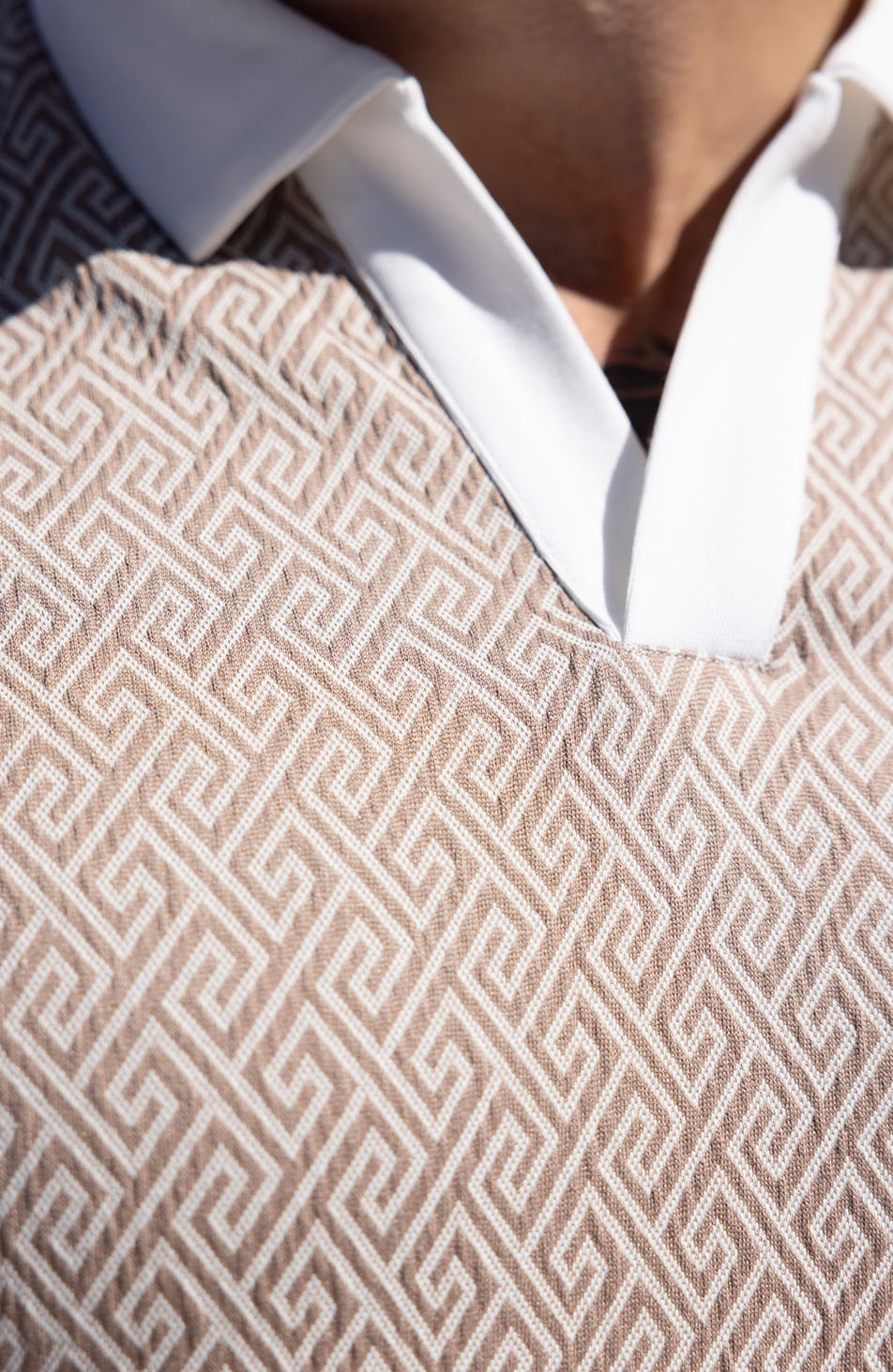 Calvi Swirl Geo Jacquard Slim Polo in Sand