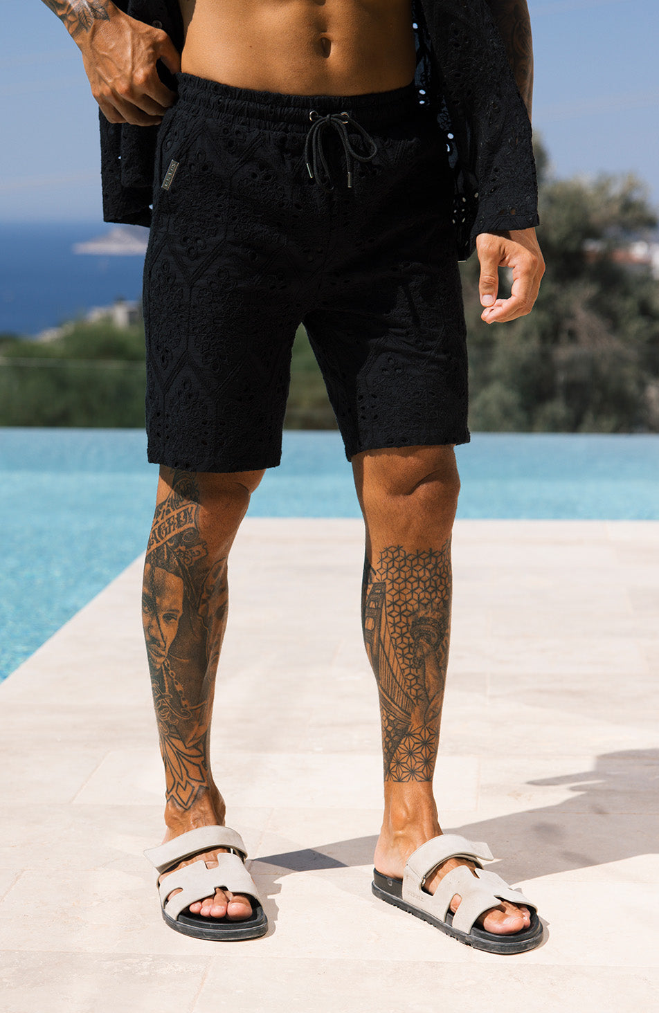 Destino Luxury Embroidered Relaxed Lined Shorts in Black