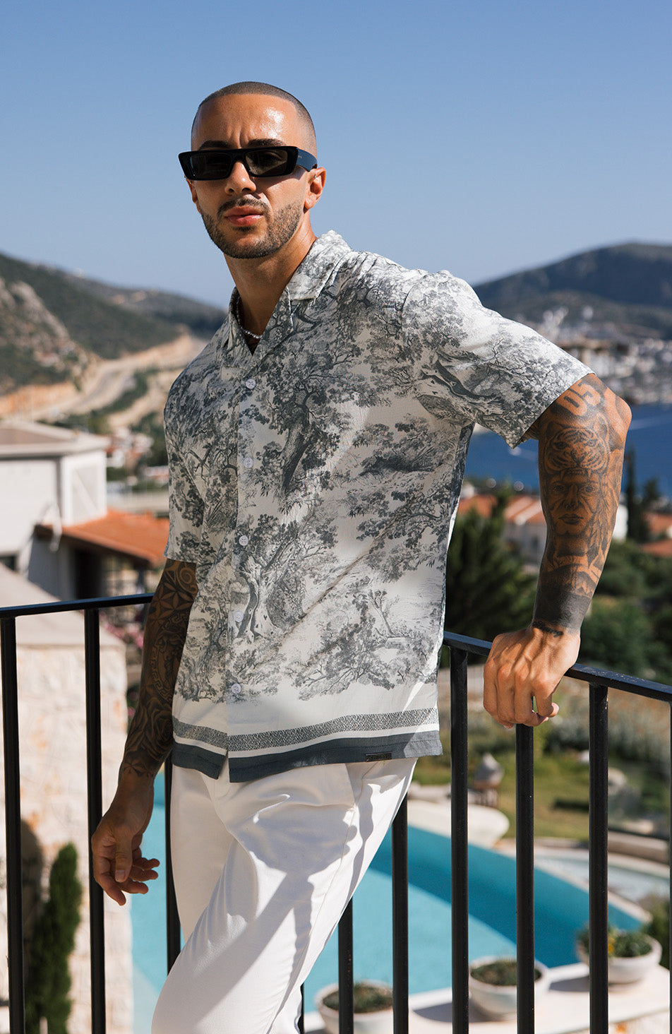 Tabo Toile de Jouy Print Shirt in Blue