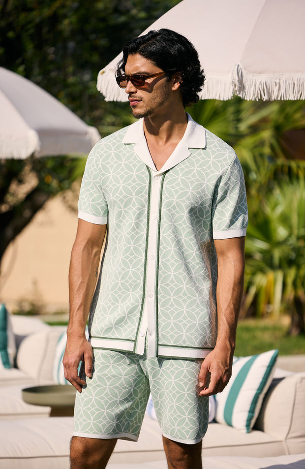 Model is 5'11 with a chest 38", wearing size M