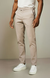 Model is 6'1 with W30, wearing W30