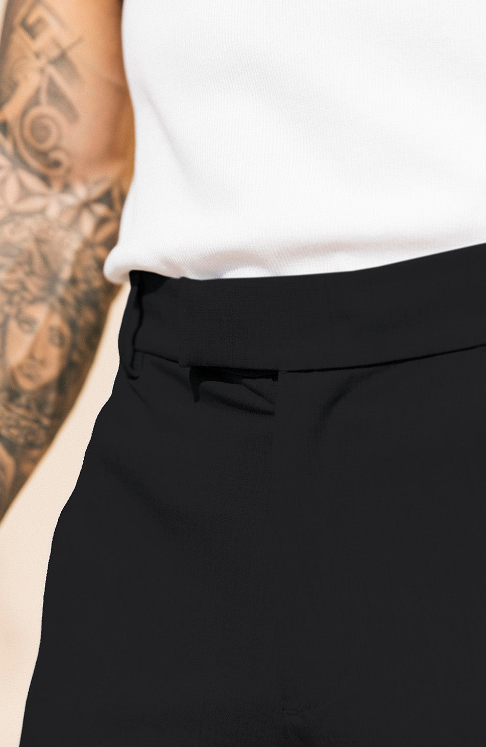 Aster Tailored Stretch Fit Short in Black