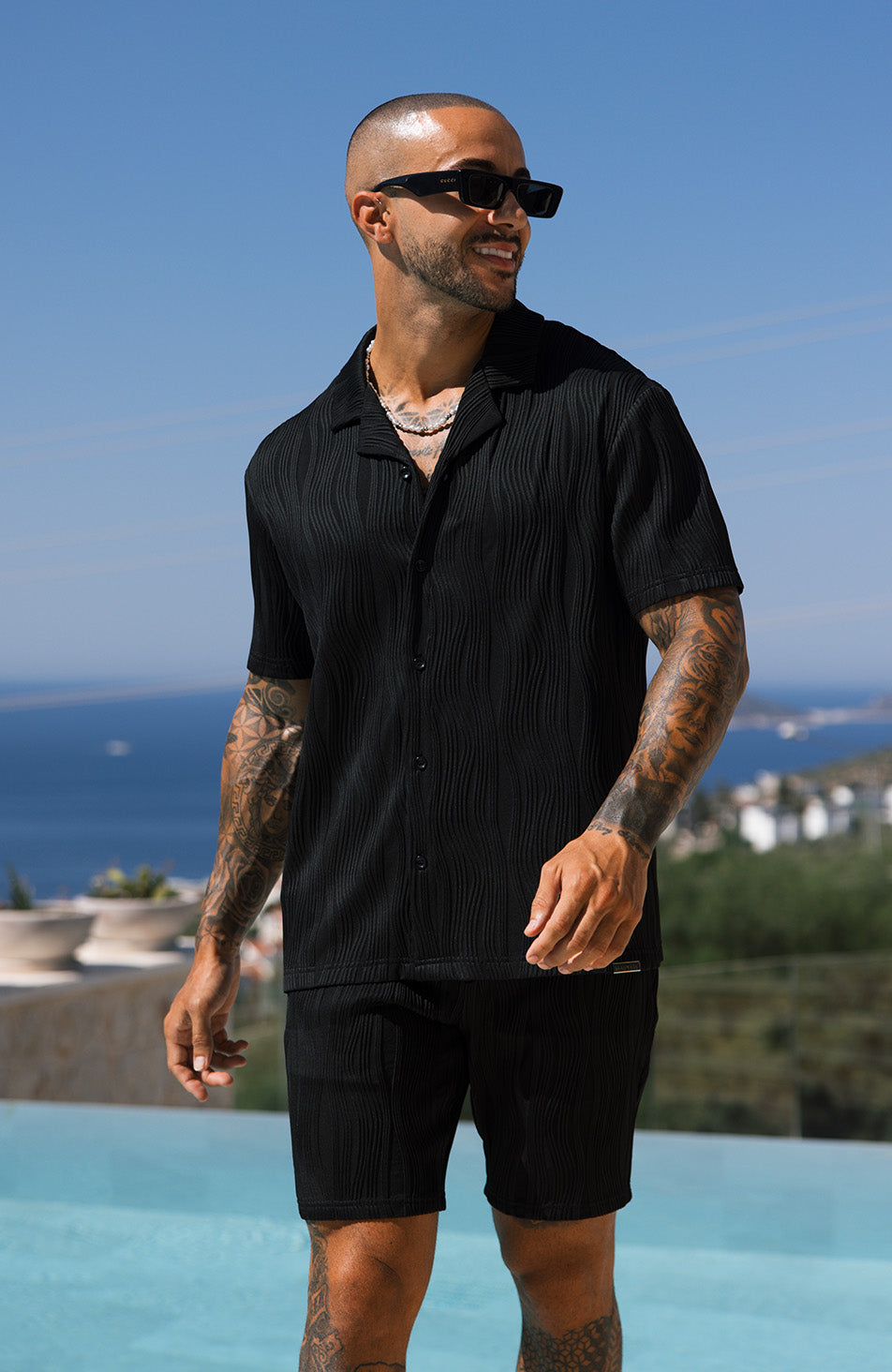 Wave Shorts in Black