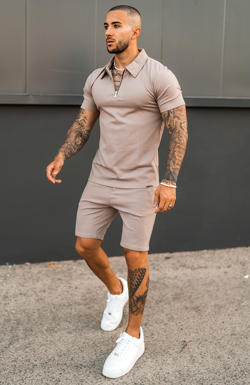 Monaco Shorts With Half Belt in Beige