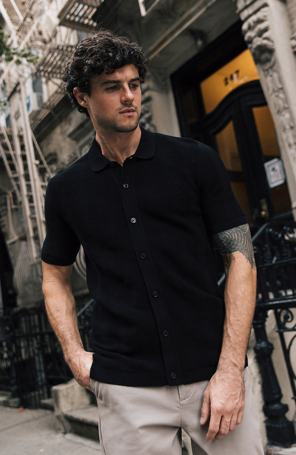 Carlton Regular Wave Knit Shirt in Black