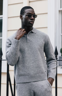 Model is 6'2 and wears size M