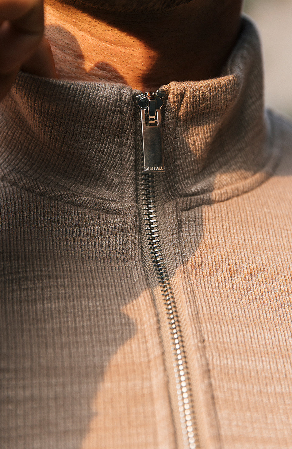 Leandre Regular Premium Textured Quarter Zip in Taupe