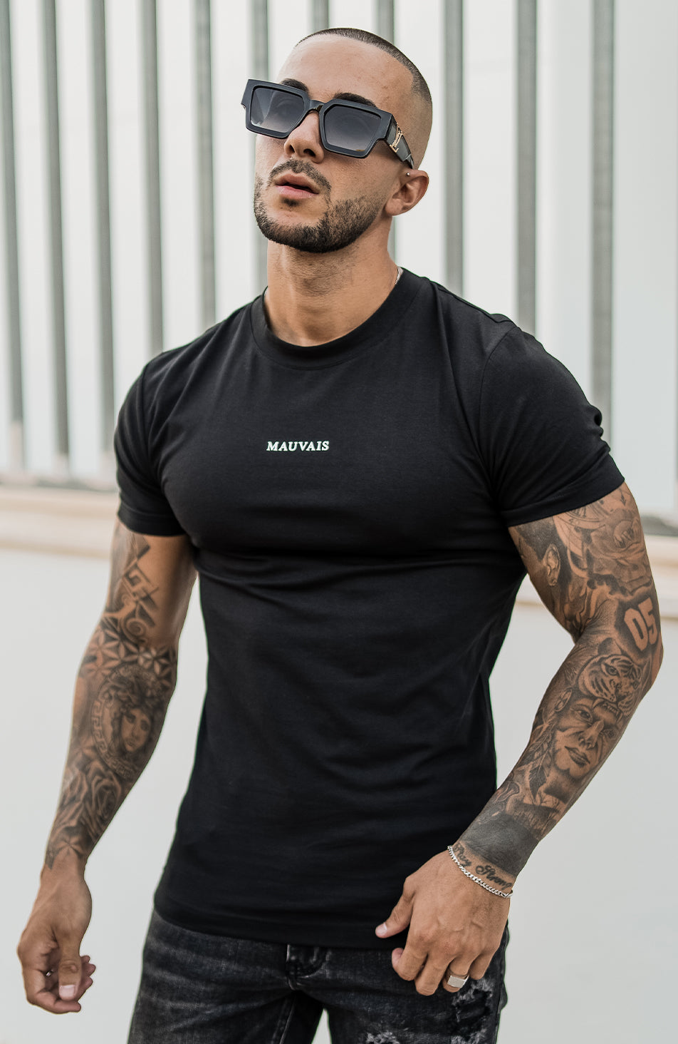 T-shirt noir avec bande MAUVAIS