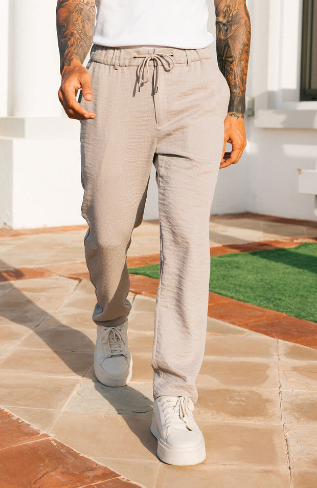 Model is 6'2 with W32, wearing W32