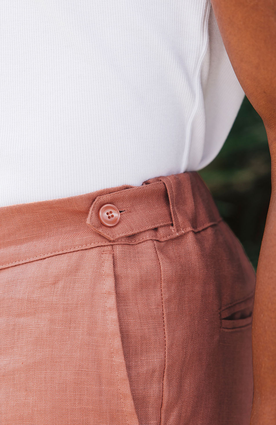 Nammos Pure Linen Tailored Shorts in Canyon