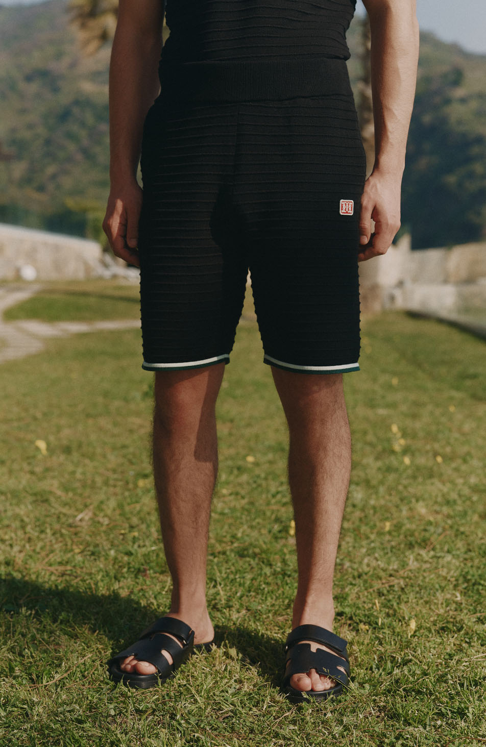 Model is 6'0, waist 32", wearing W32