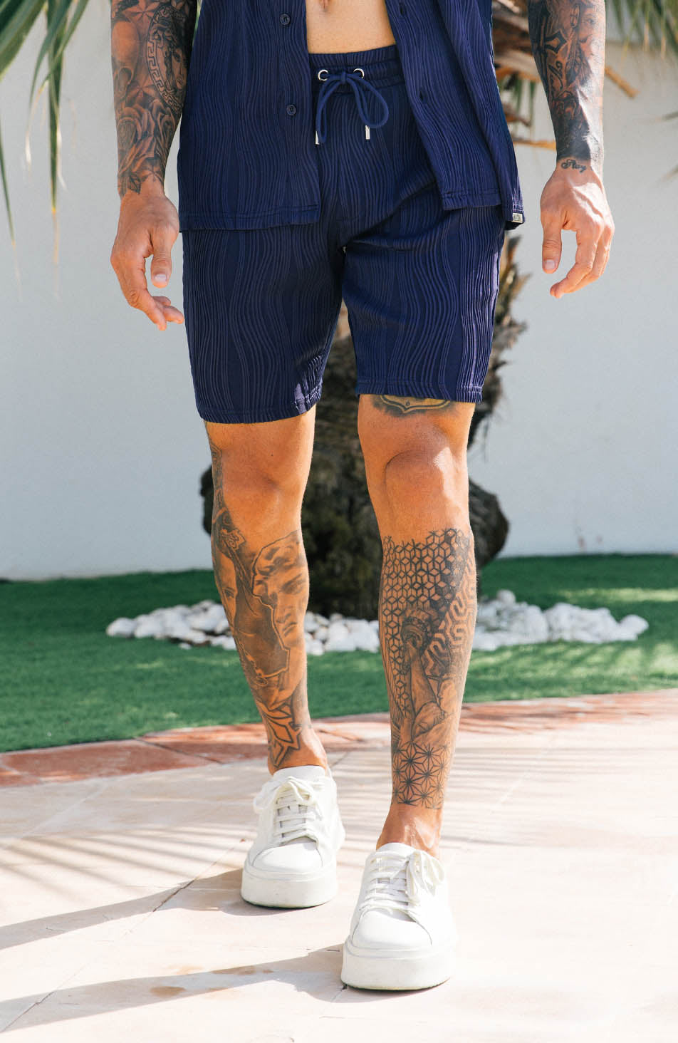 Wave Shorts in Navy